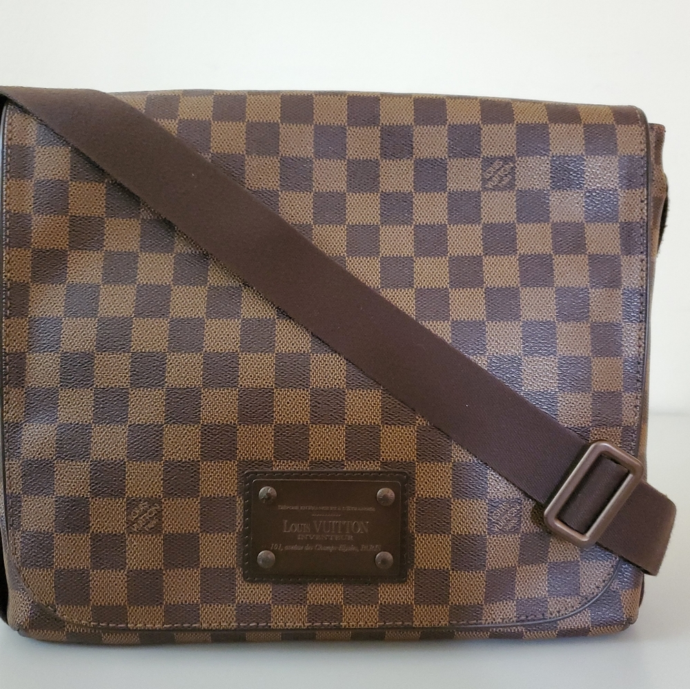 Louis vuittons Damier  Brooklyn Mm Collar Shoulder